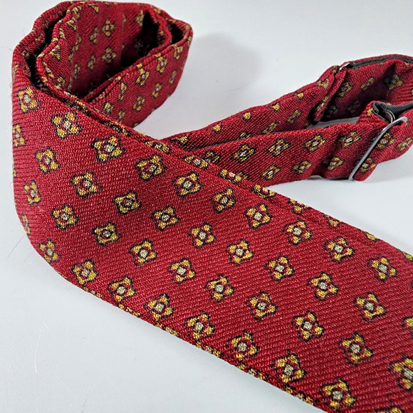 Vintage 1.5" Bowtie Adjustable 50s 60s Rockabilly Red w/Floral Accents - Picture 2 of 3